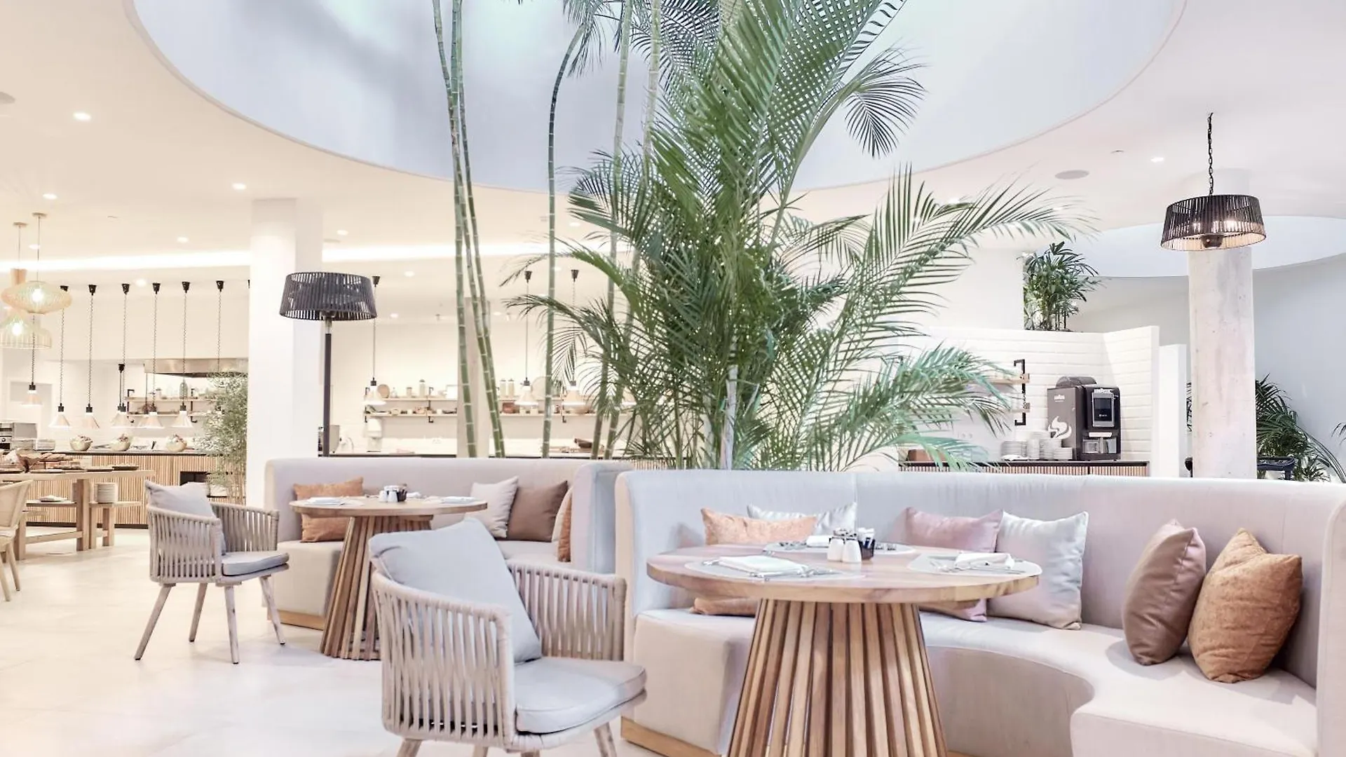 Hotel Baobab Suites Адехе 5*,