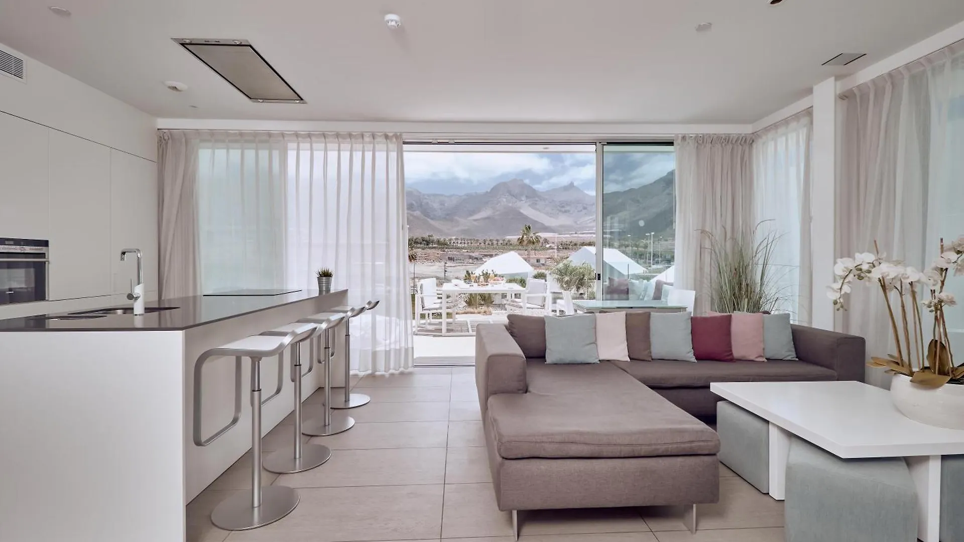 Hotel Baobab Suites Адехе 5*,